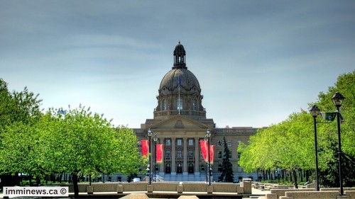 Canada Increases Scrutiny on Cash Job Work Experience for Immigration