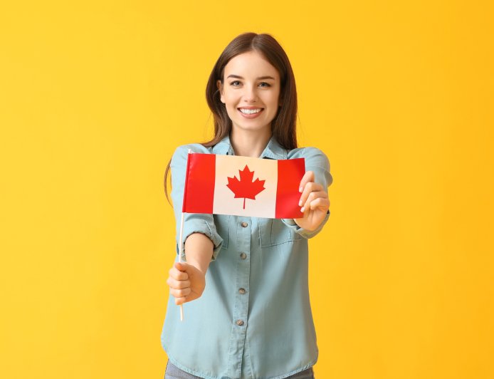 क्या Migrants, Study Permit और Work Permit एक साथ रख सकते हैं?