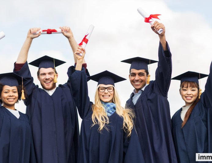 Manitoba Shuts Down Student PR Pathway: Big MPNP Rule Change Shocks International Graduates